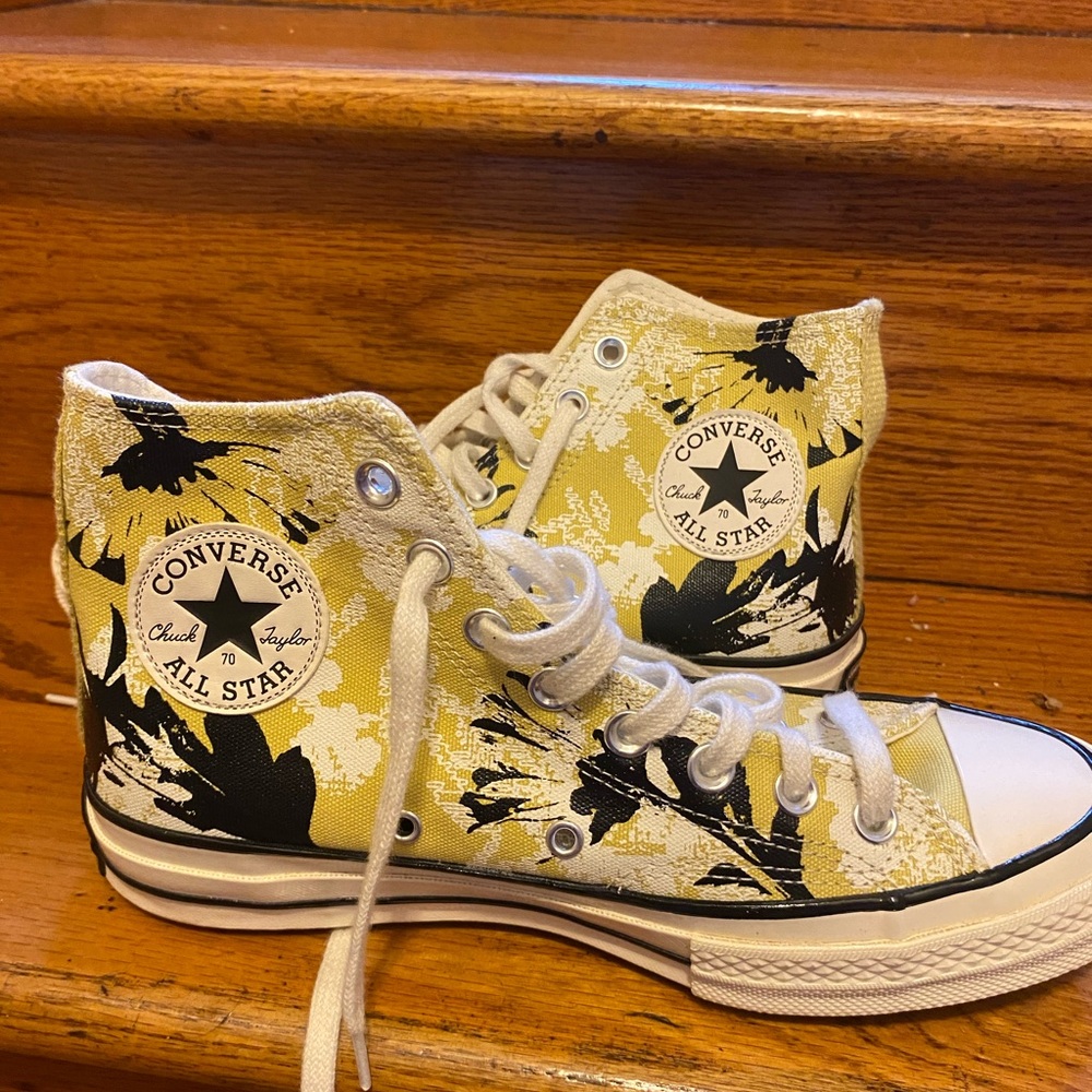 Converse High-Top Sneakers In Yellow And Black Floral